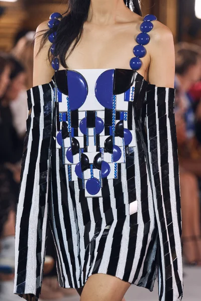 Look 69